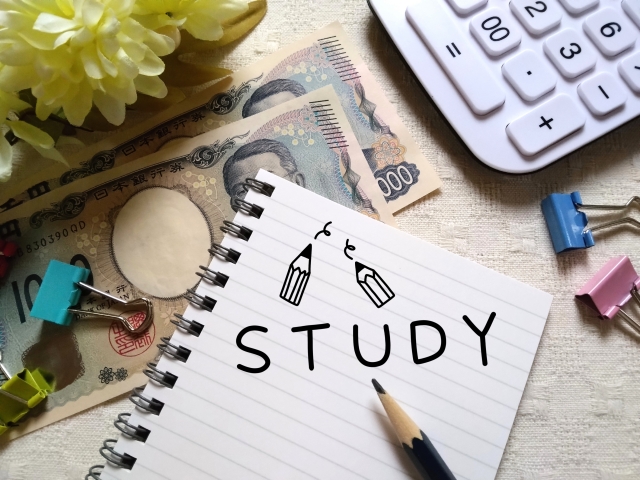 お金の勉強 ノート 鉛筆 電卓 STUDYの文字